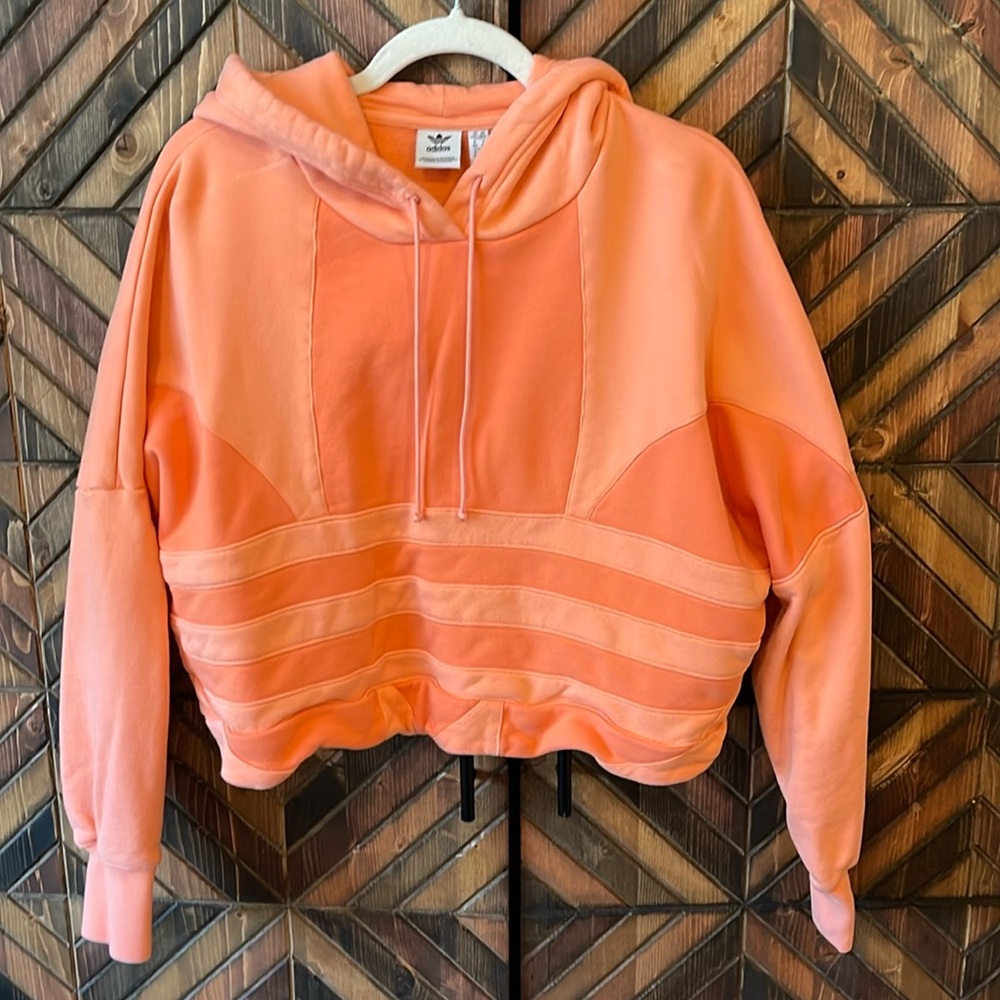 Coral- oversized cropped hoodie.
